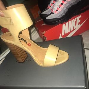 NUDE HEELS($ negotiable!!)